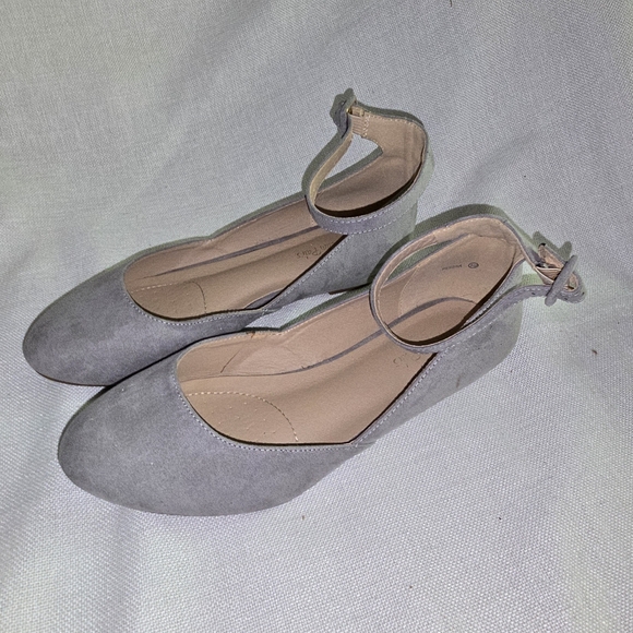 Dream Pairs Revona Low Wedge Heel  Ankle Strap Gray FAUX Suede Flaws Sz. 10 - Picture 1 of 16